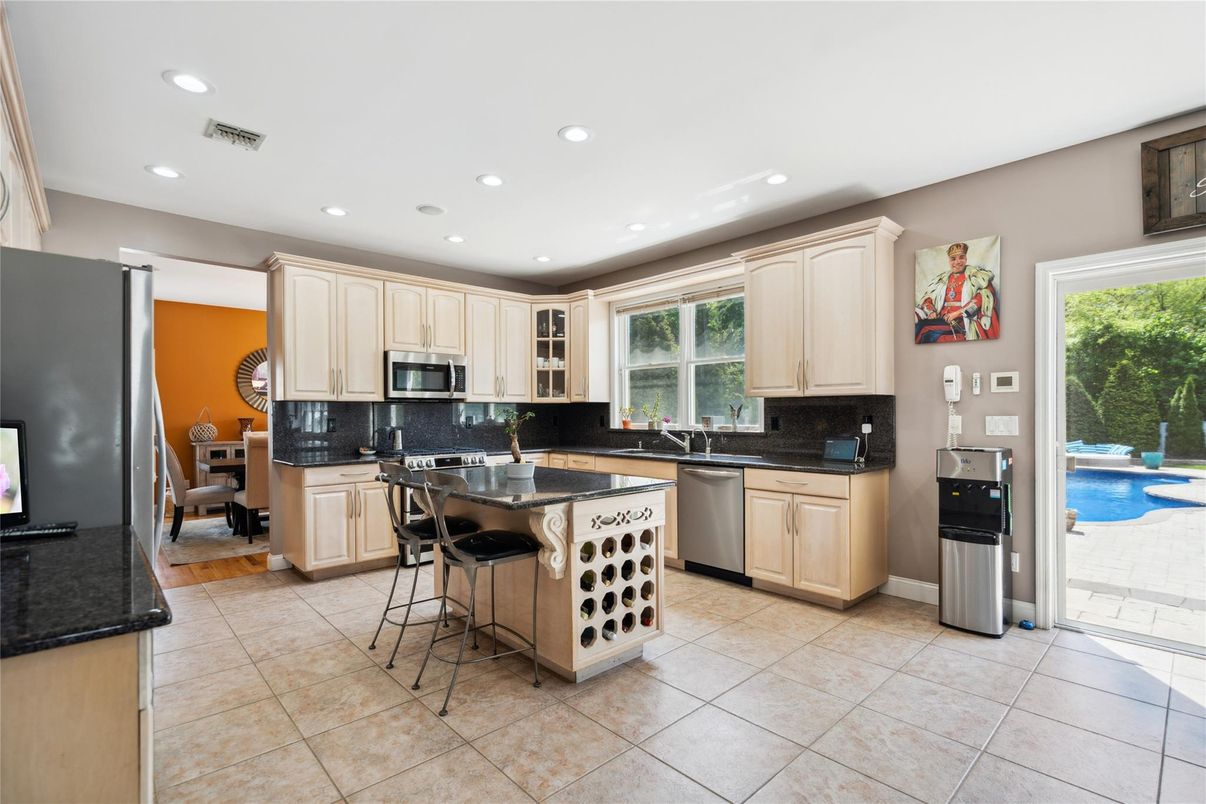 Dining room, Interior, Kitchen, Recessed Lighting, Stainless Steel Appliances