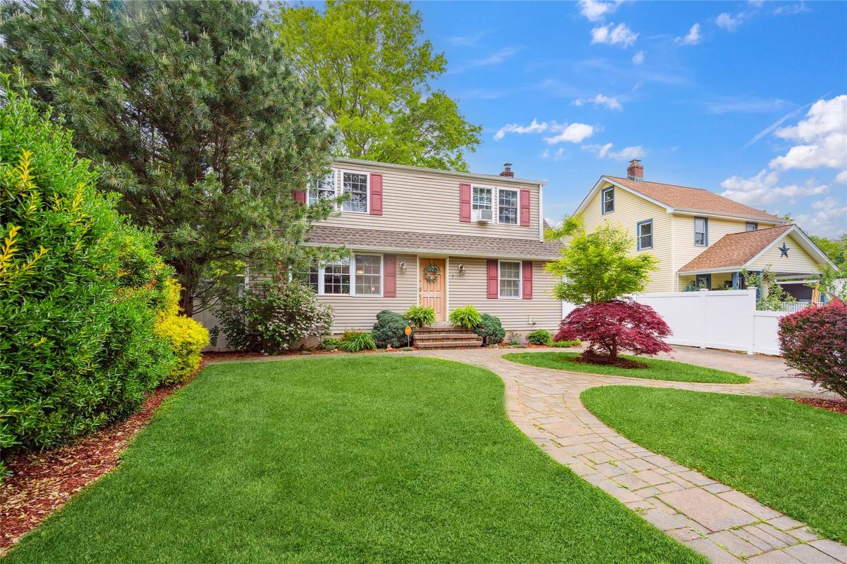 Backyard, Exterior, Facade, Split Level