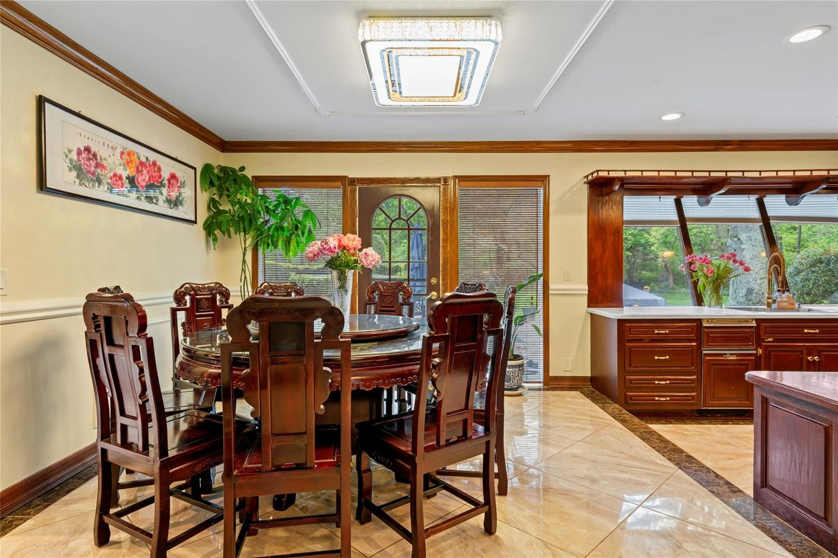 Dining room, Interior, Recessed Lighting