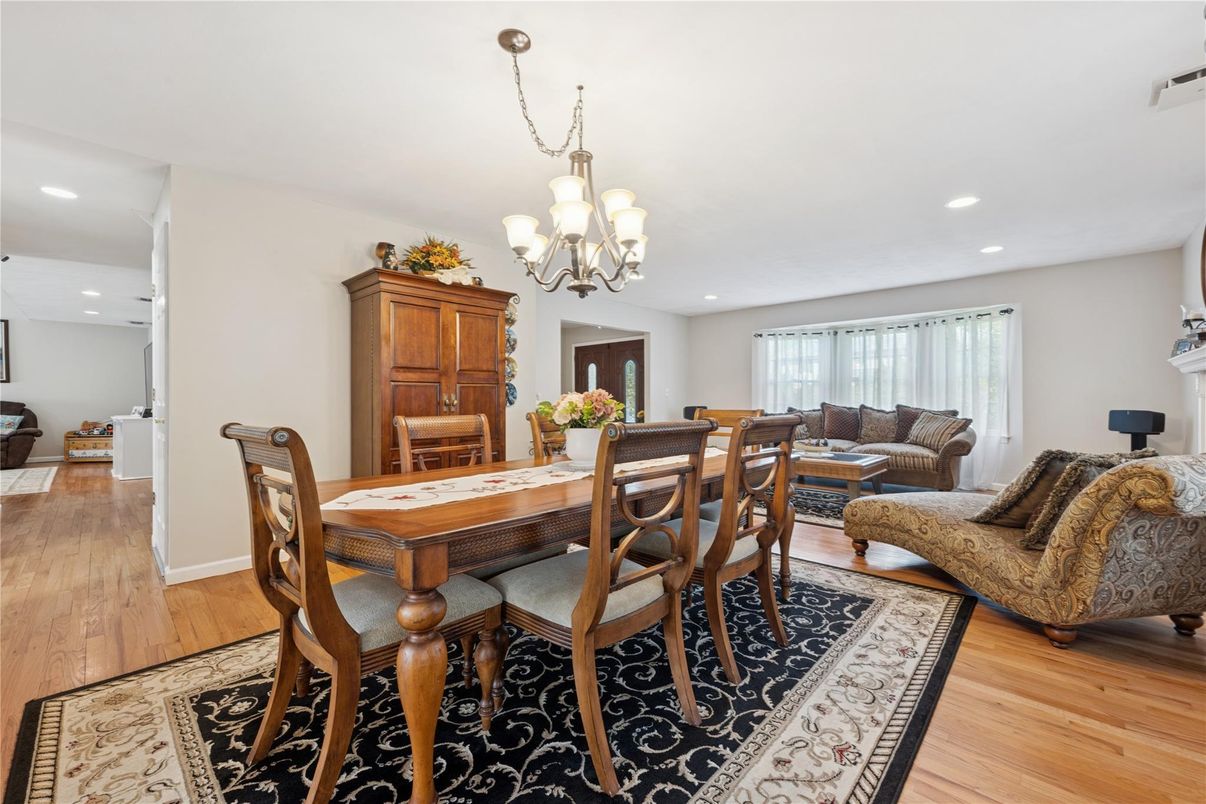 Chandelier, Dining room, Interior, Living room, Recessed Lighting, Wood Texture Flooring