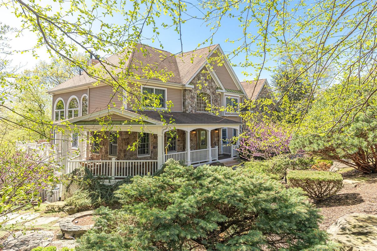 Backyard, Exterior, Facade, Queen Anne Victorian