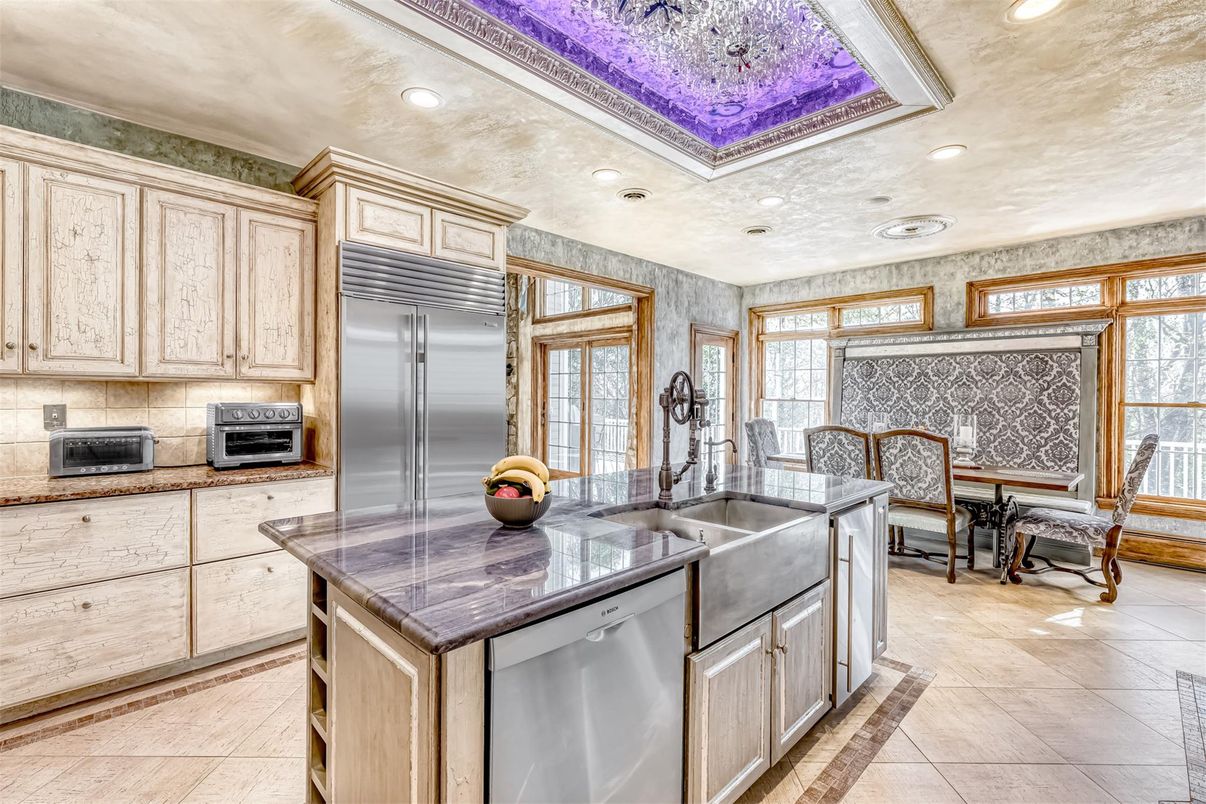 Dining room, Interior, Kitchen, Recessed Lighting, Stainless Steel Appliances
