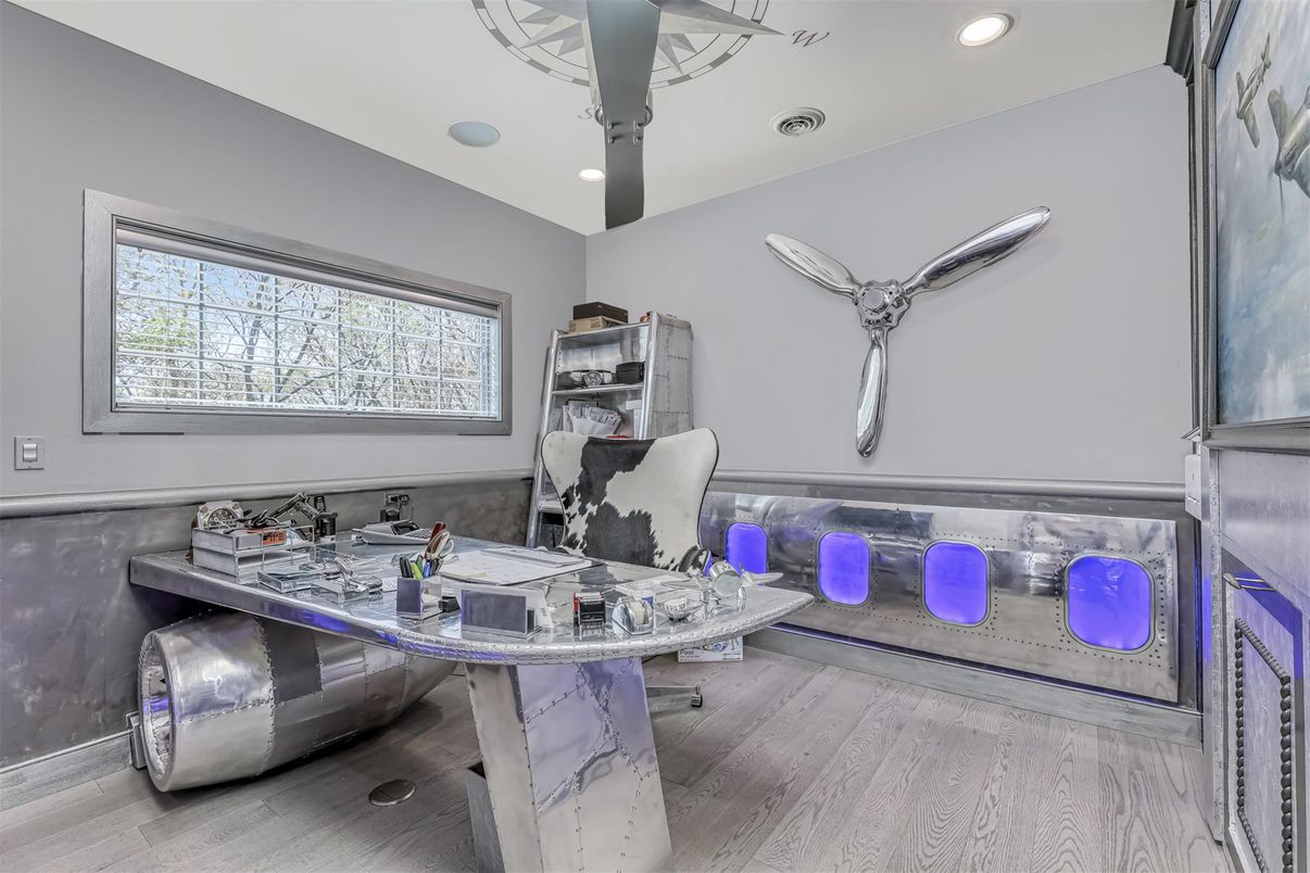 Home Office, Interior, Recessed Lighting, Wood Texture Flooring