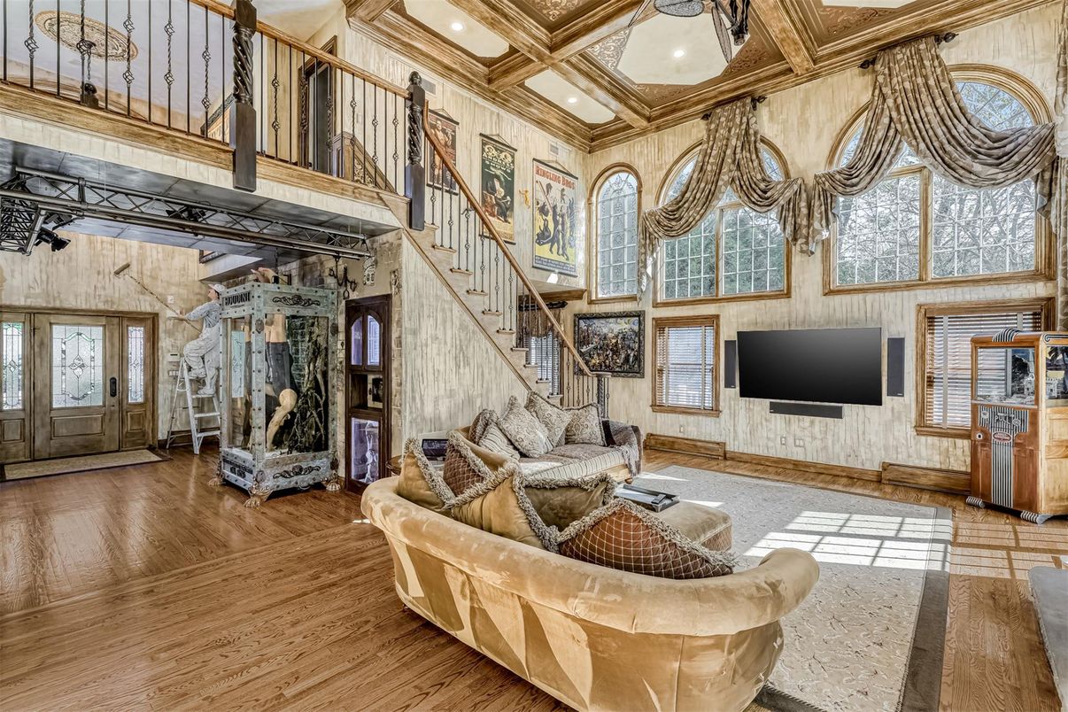 Interior, Living room, Recessed Lighting, Wood Texture Flooring
