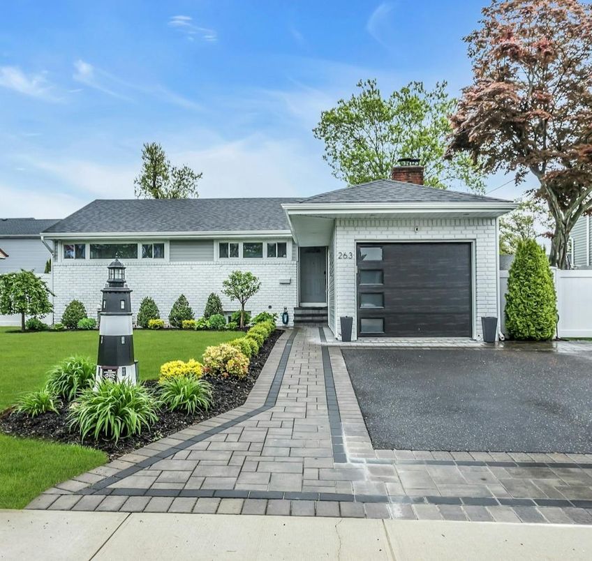 Attached, Exterior, Facade, Ranch