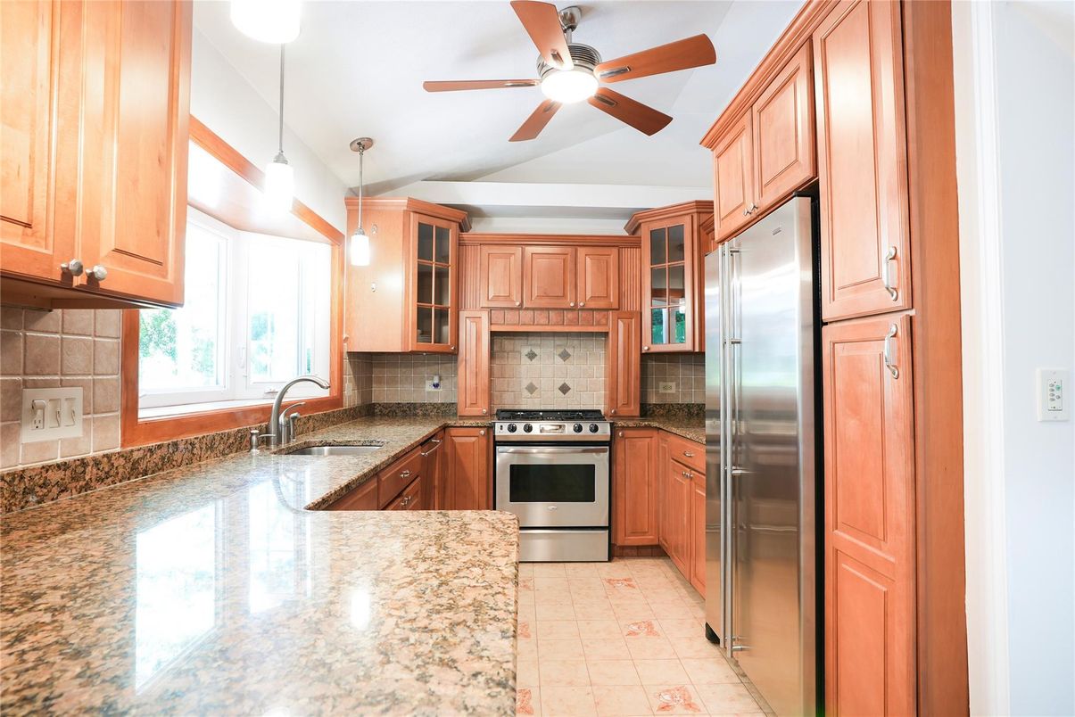 Interior, Kitchen, Pendant Lights, Stainless Steel Appliances
