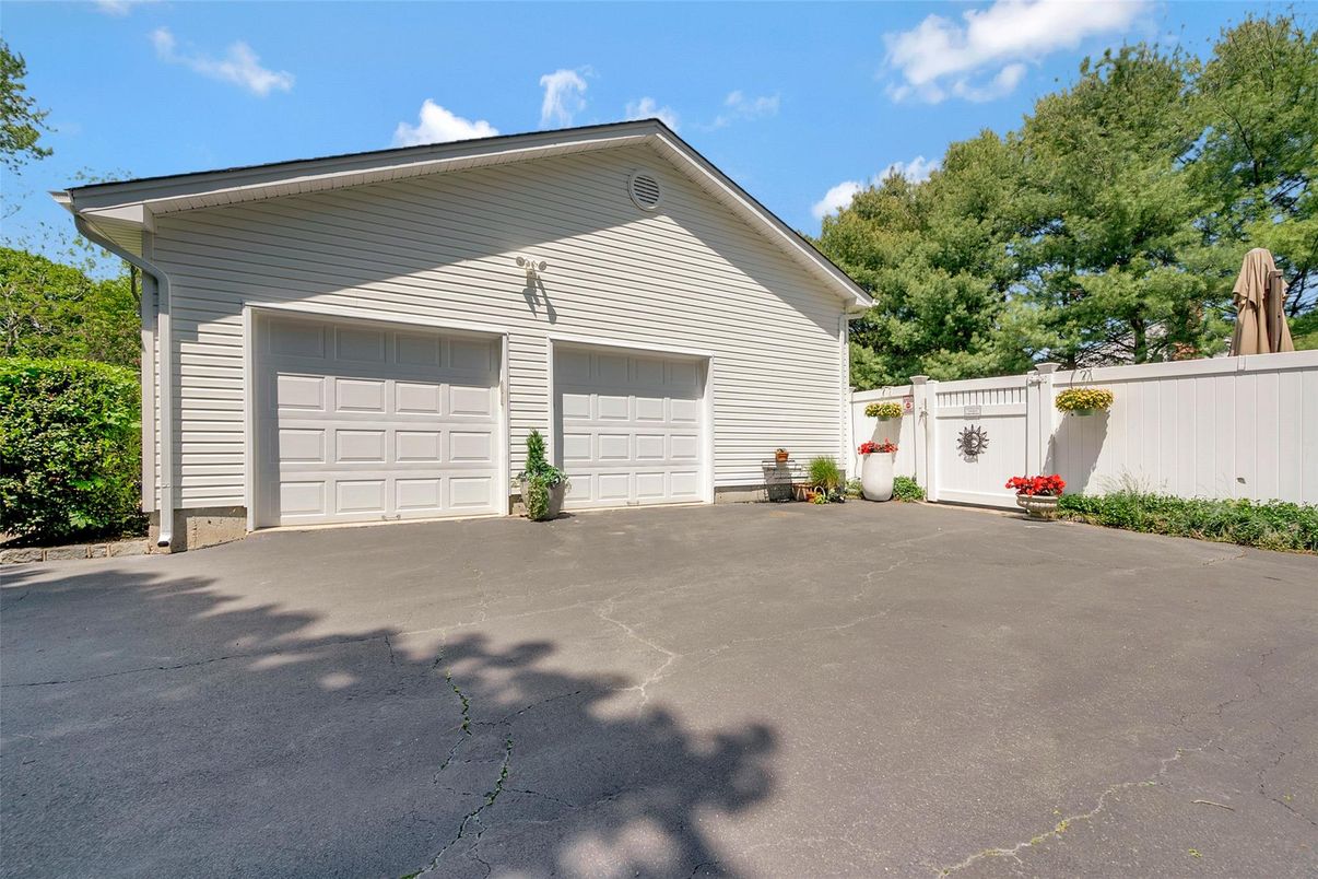 Detached Garage, Exterior