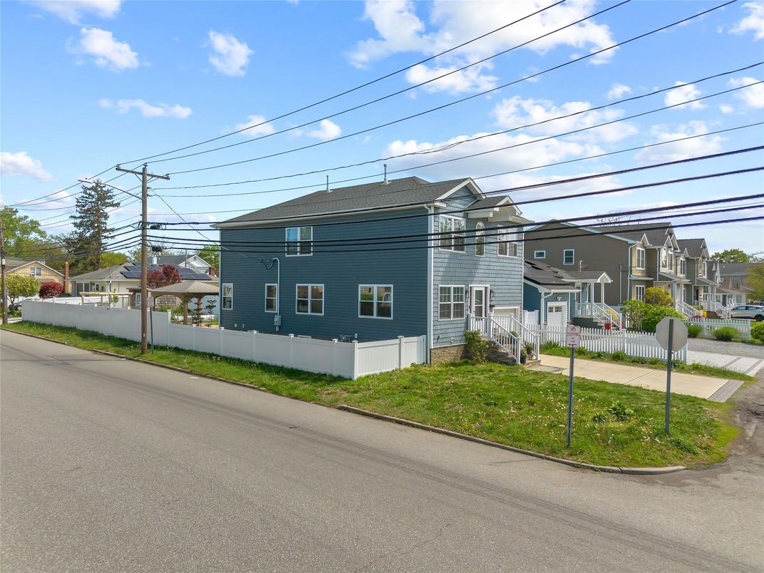 Exterior, Facade, Raised Ranch