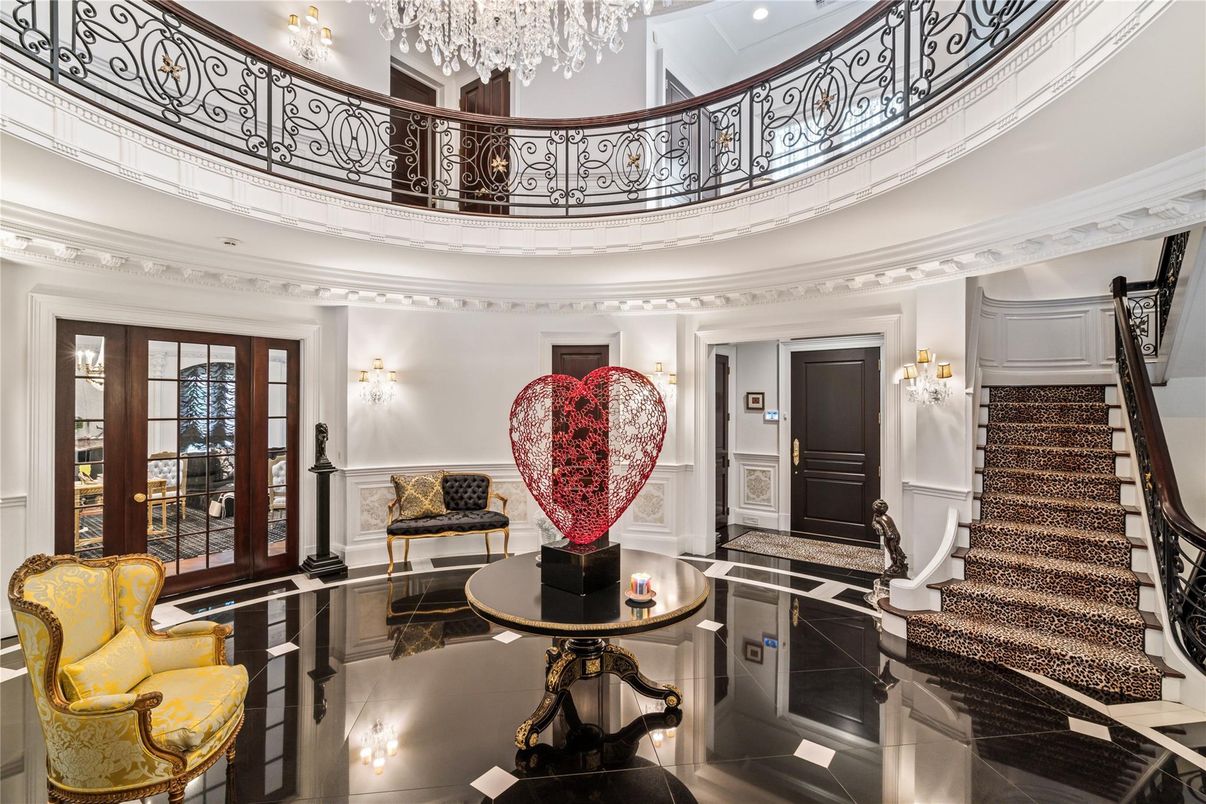 Chandelier, Interior