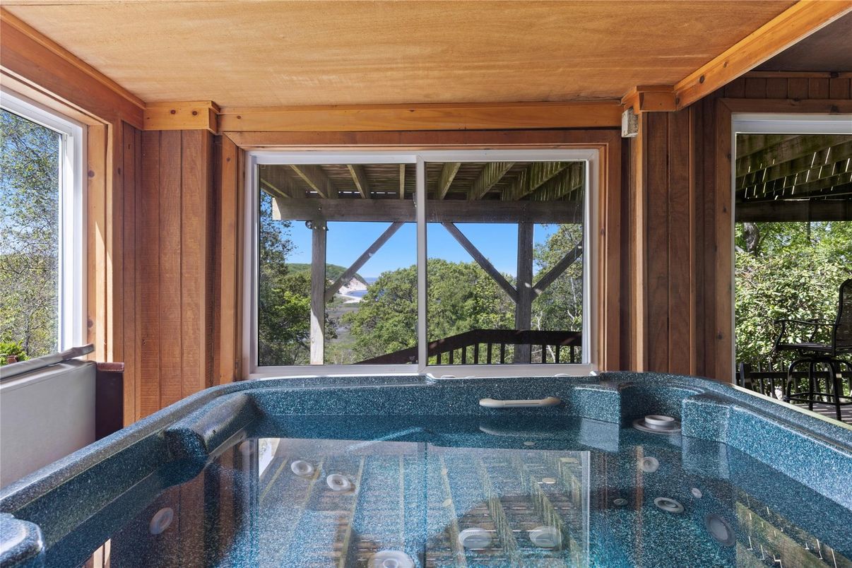 Hot Tub, Interior