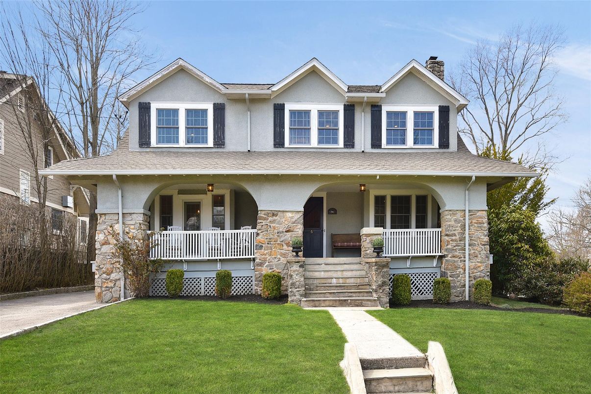 Exterior, Facade, Queen Anne Victorian