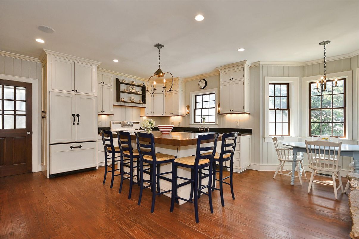Dining room, Interior, Kitchen, Pendant Lights, Recessed Lighting, Wood Texture Flooring