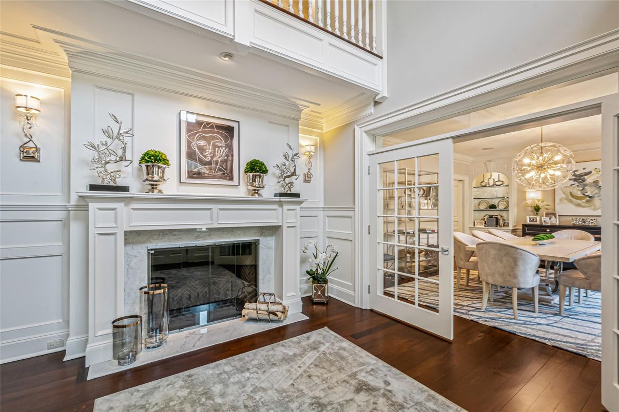 Chandelier, Dining room, Fireplace, Interior, Wood Texture Flooring