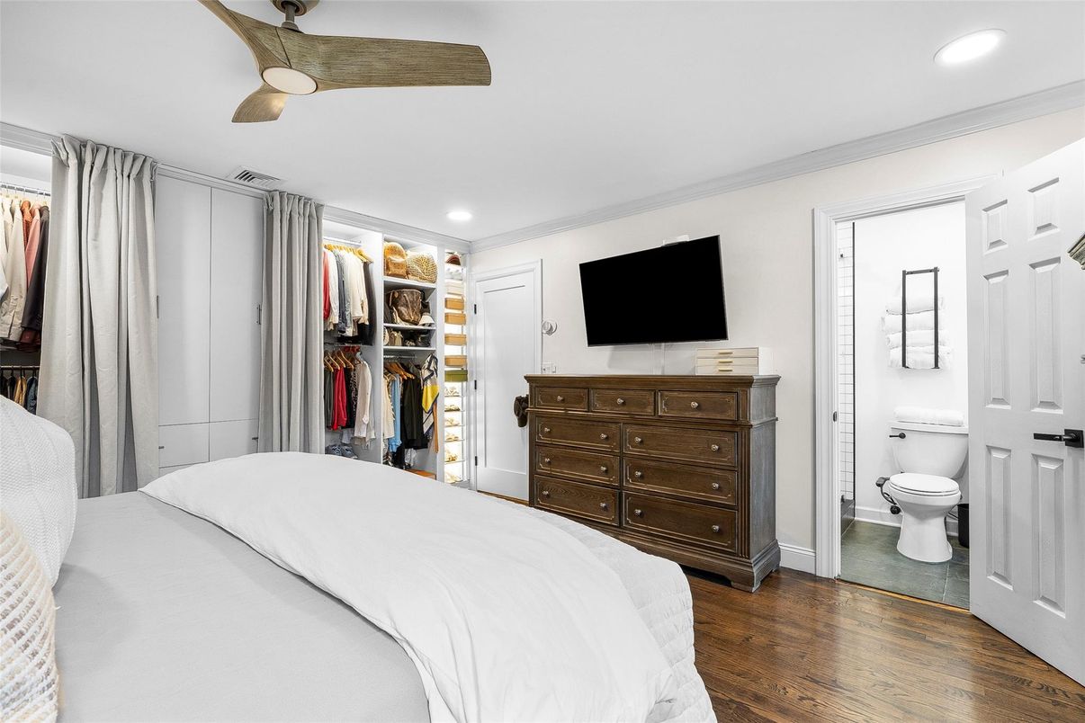 Bathroom, Bedroom, Interior, Recessed Lighting, Wood Texture Flooring