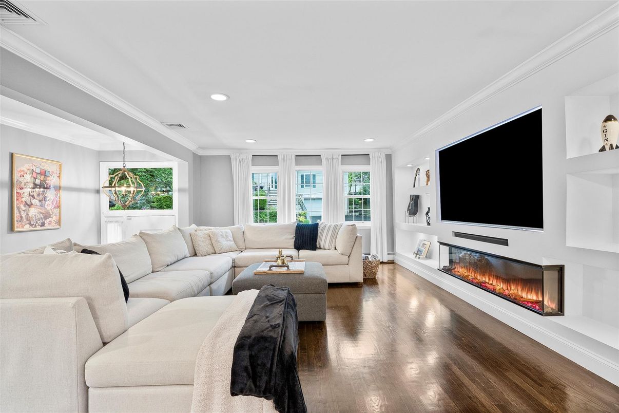 Fireplace, Interior, Living room, Pendant Lights, Recessed Lighting, Wood Texture Flooring