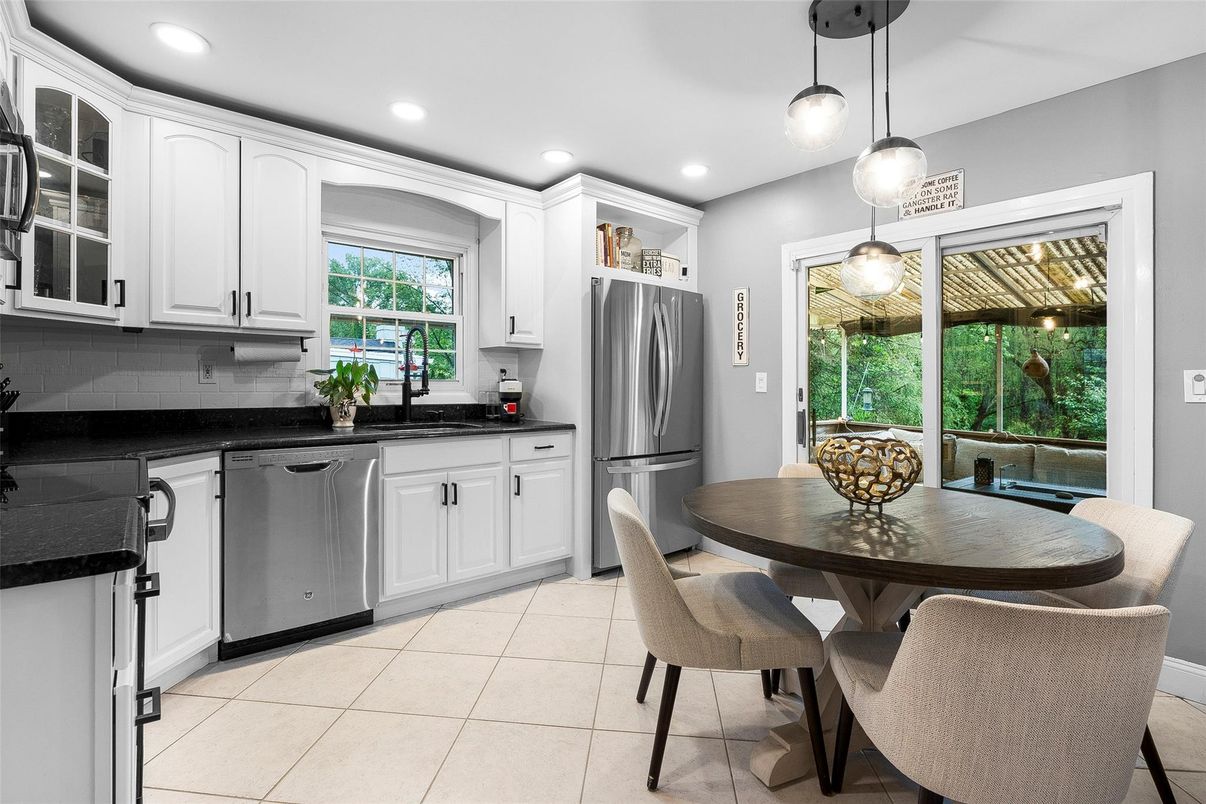 Dining room, Interior, Kitchen, Pendant Lights, Recessed Lighting