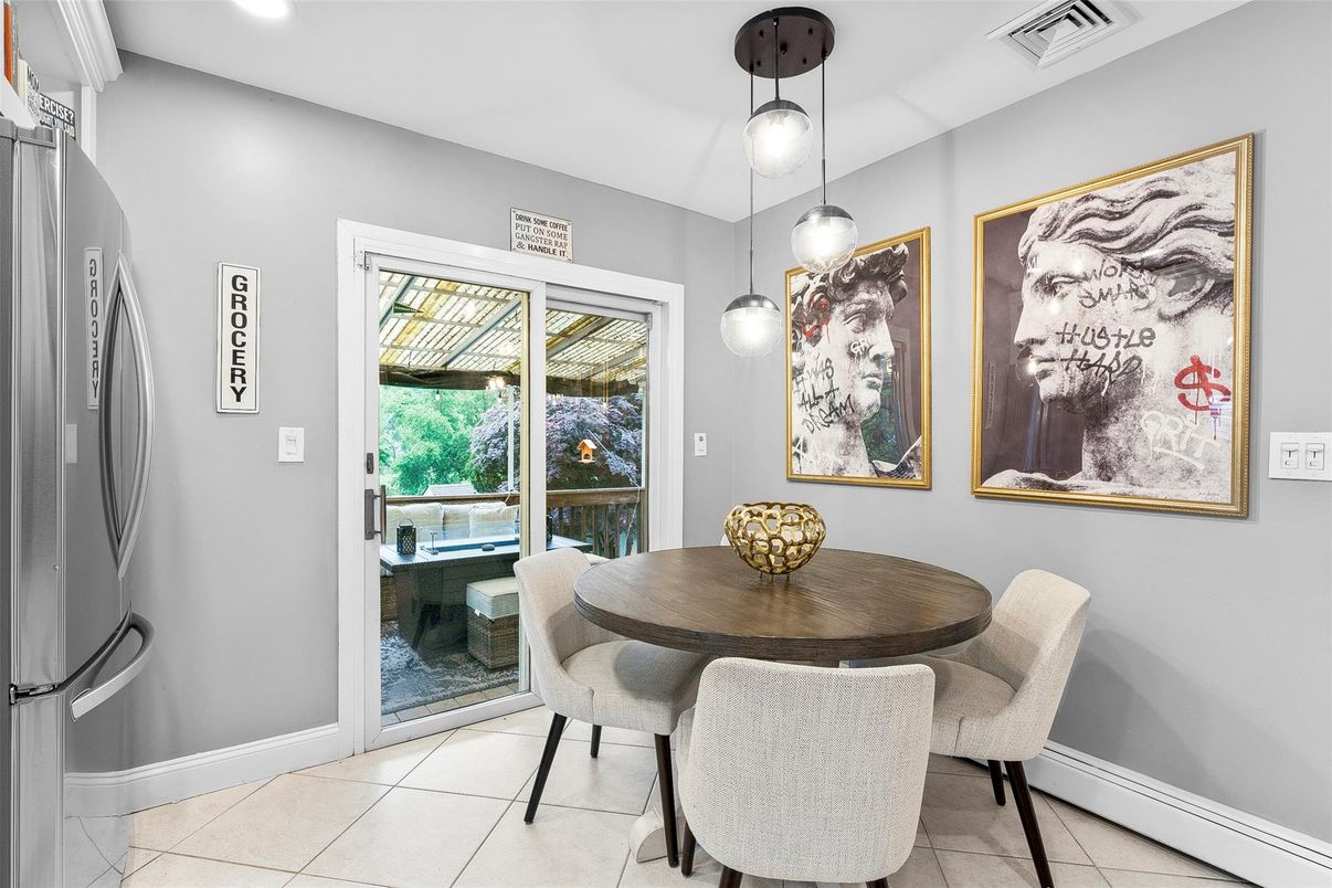 Dining room, Interior, Pendant Lights, Recessed Lighting
