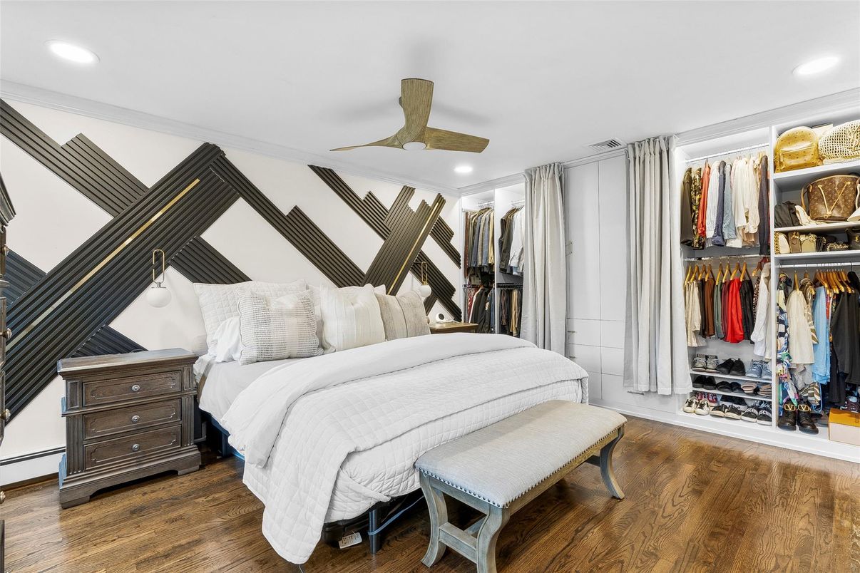 Bedroom, Interior, Recessed Lighting, Walk-in Closets, Wood Texture Flooring