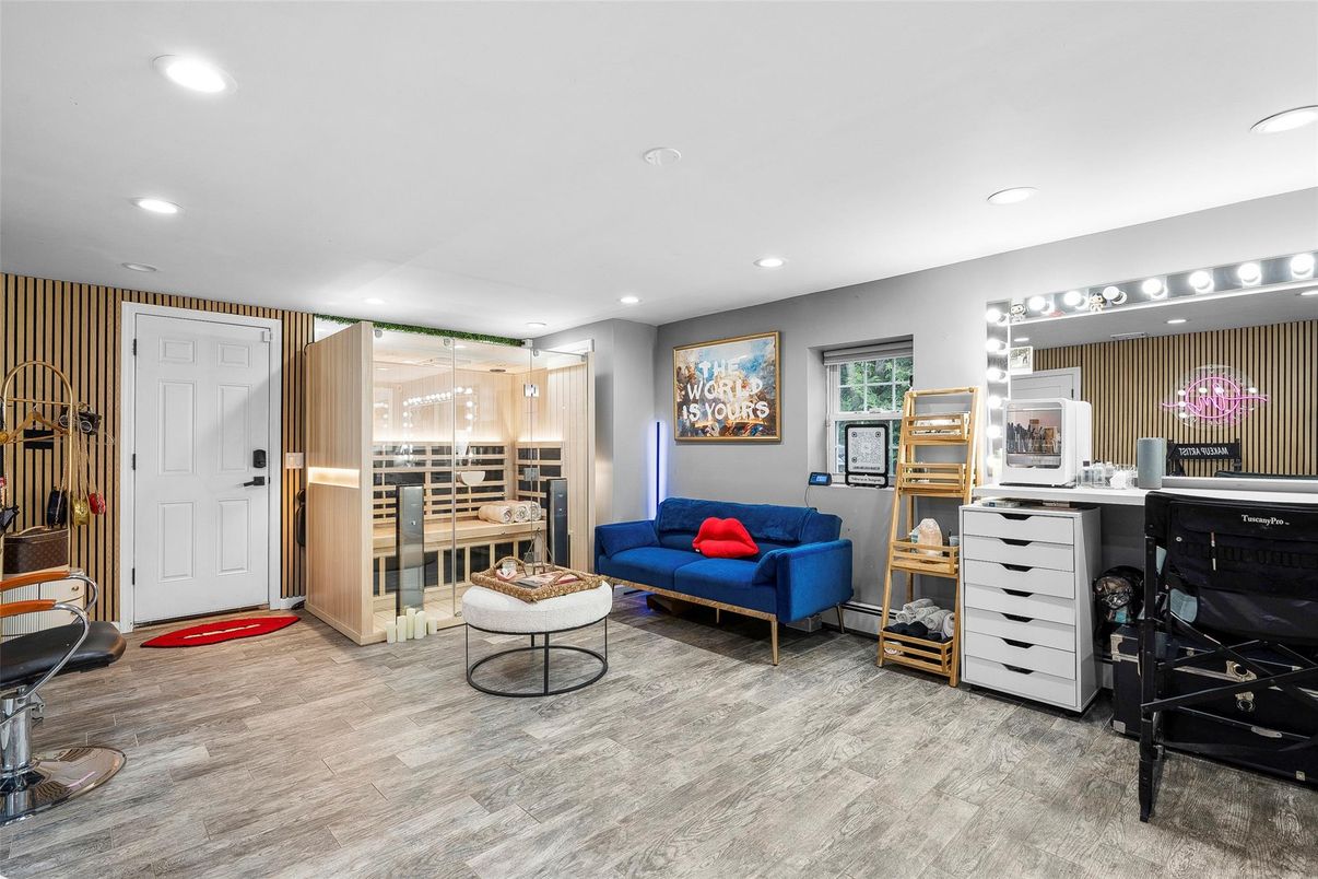 Interior, Living room, Recessed Lighting, Wood Texture Flooring