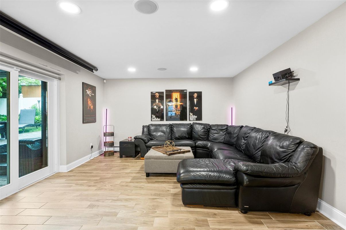 Interior, Living room, Recessed Lighting, Wood Texture Flooring