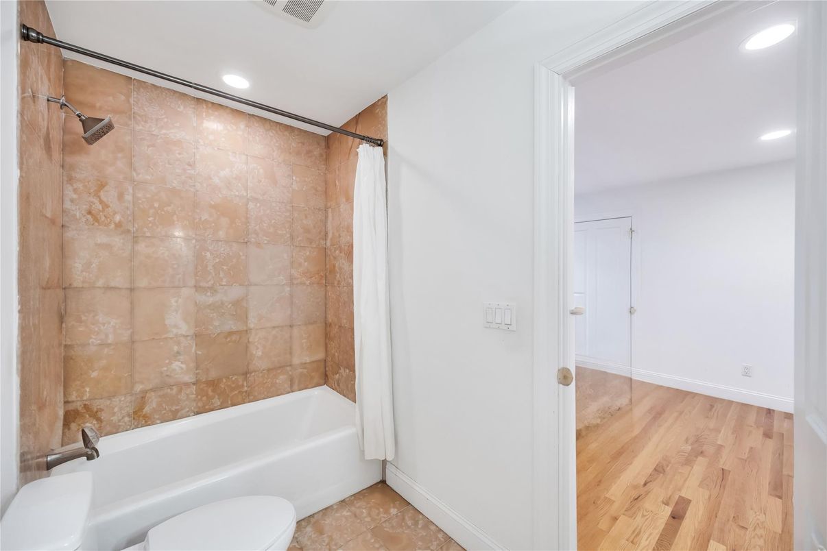 Bathroom, Interior, Recessed Lighting, Wood Texture Flooring