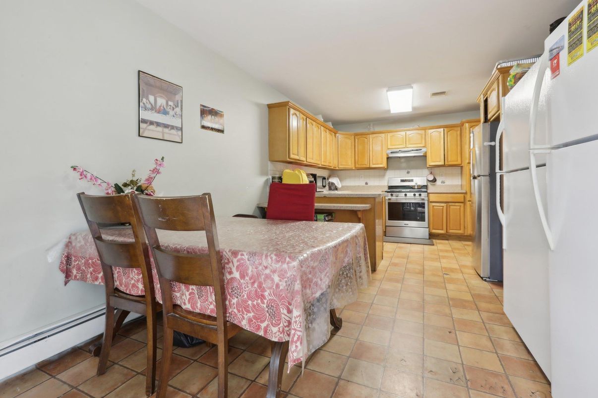 Dining room, Interior, Kitchen, Stainless Steel Appliances