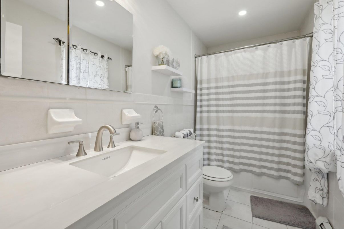 Bathroom, Interior, Recessed Lighting