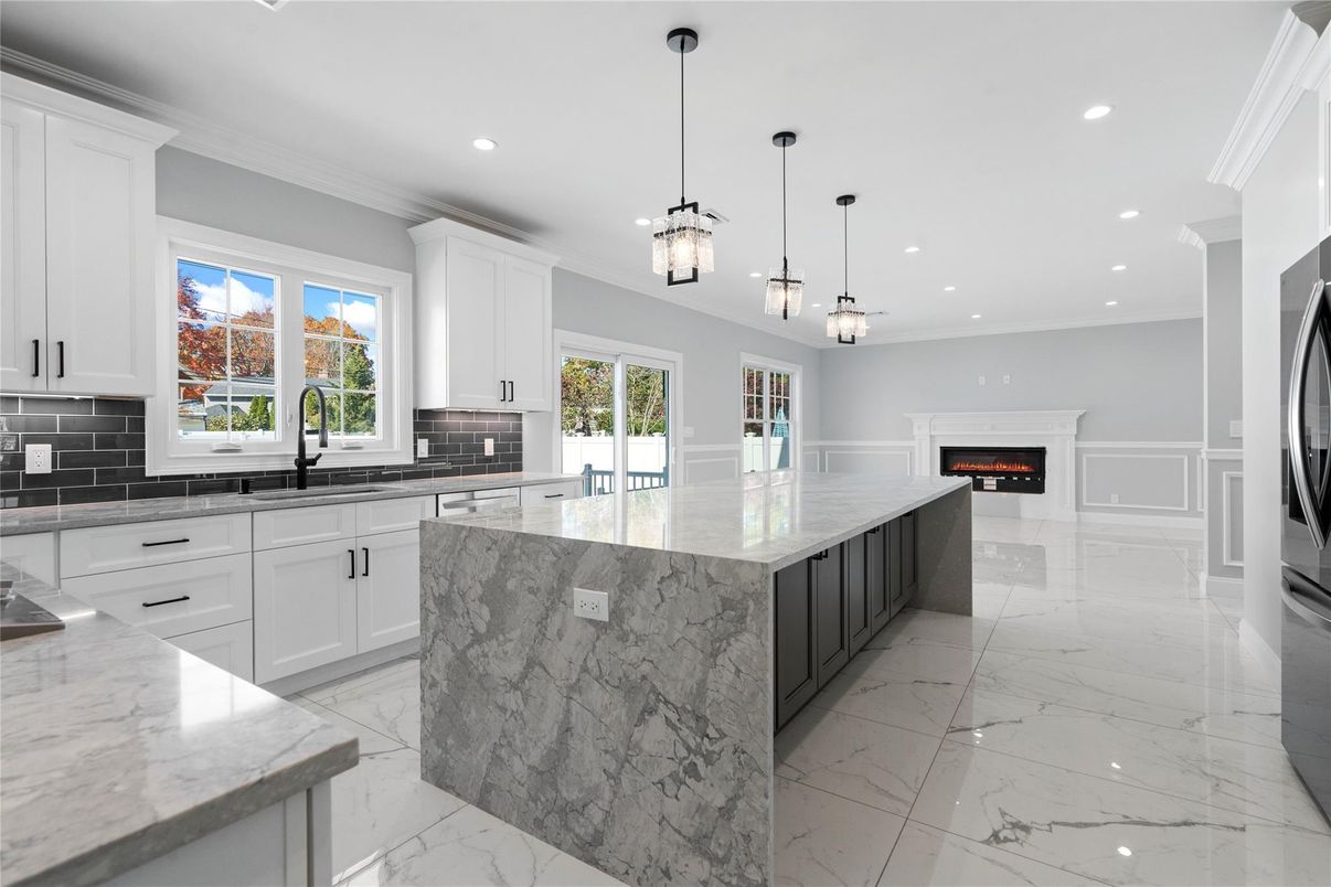 Fireplace, Interior, Kitchen, Marble, Pendant Lights, Recessed Lighting