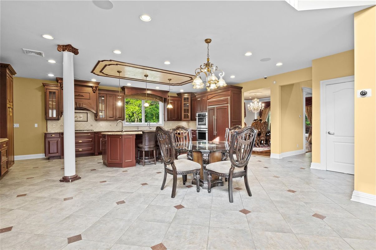 Chandelier, Dining room, Interior, Kitchen, Pendant Lights, Recessed Lighting, Stainless Steel Appliances