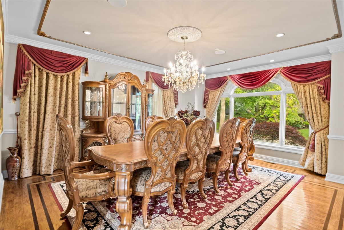 Chandelier, Dining room, Interior, Recessed Lighting, Wood Texture Flooring