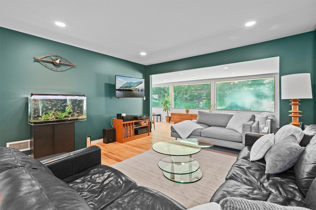 Interior, Living room, Recessed Lighting, Wood Texture Flooring