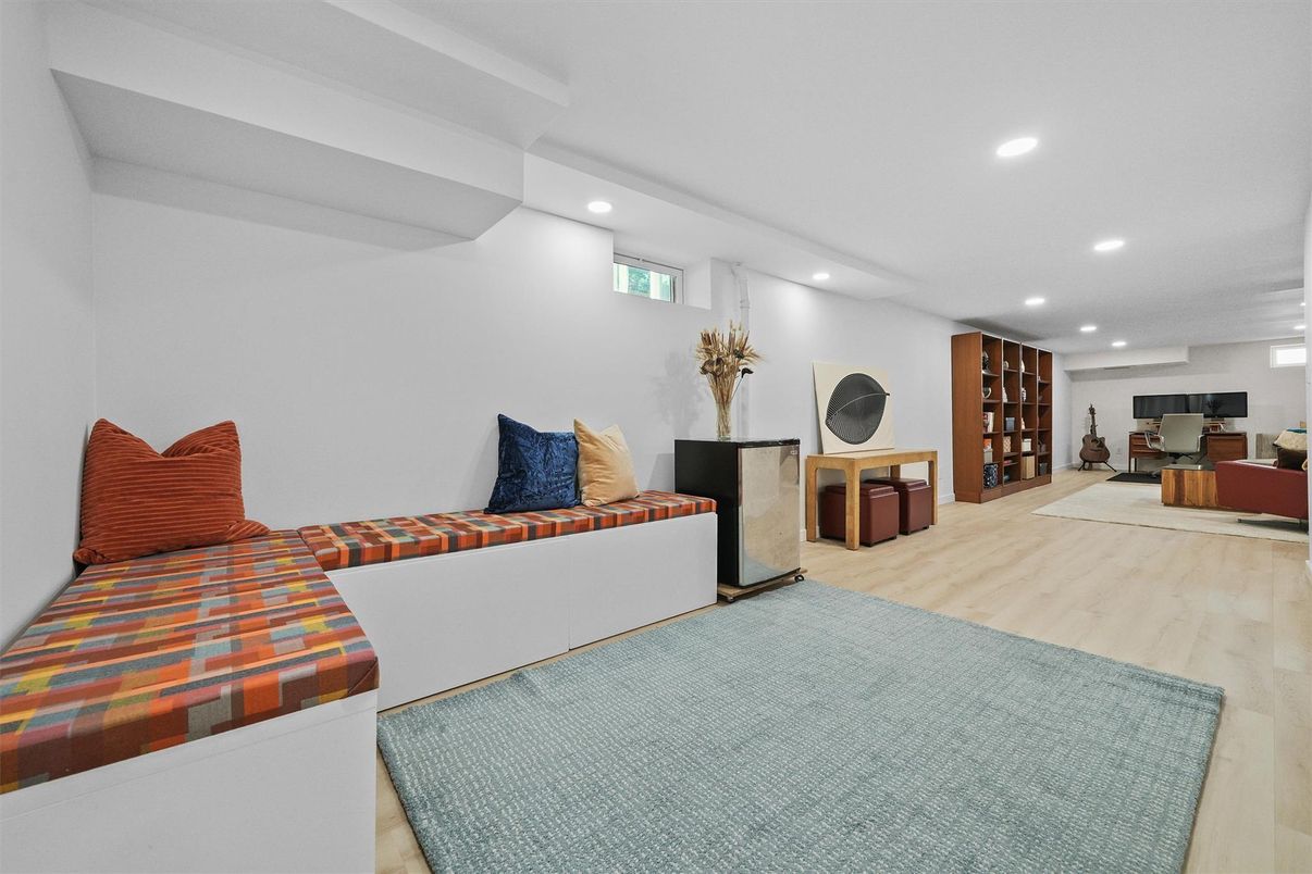 Interior, Living room, Recessed Lighting, Wood Texture Flooring