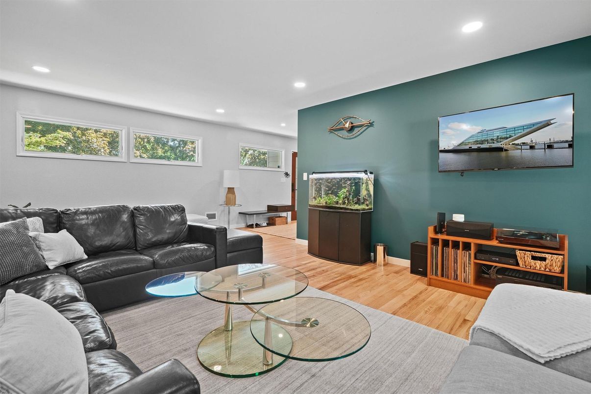 Interior, Living room, Recessed Lighting, Wood Texture Flooring