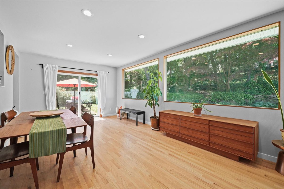 Dining room, Interior, Recessed Lighting, Wood Texture Flooring