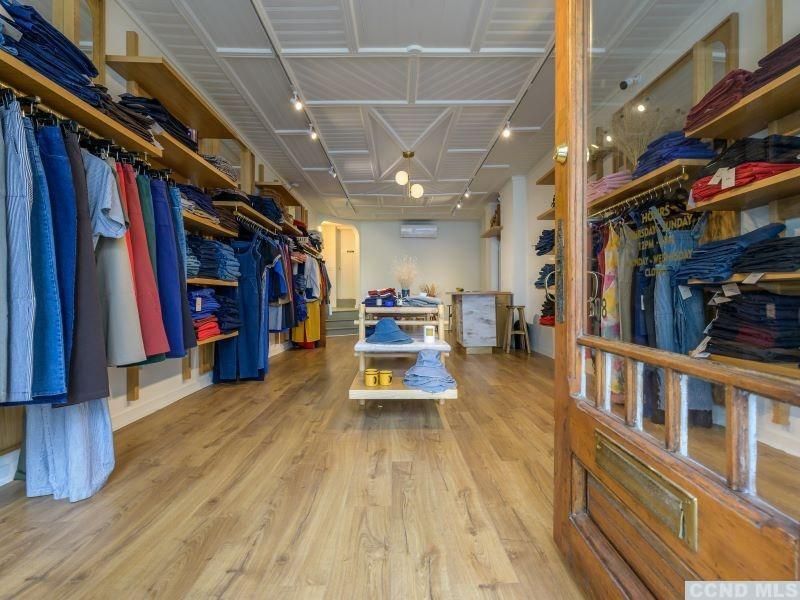 Interior, Recessed Lighting, Walk-in Closets, Wood Texture Flooring