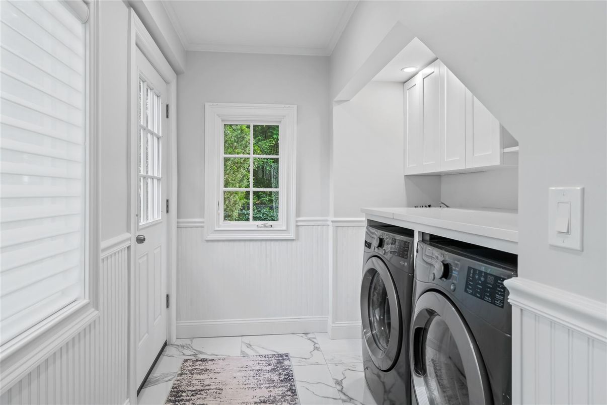 Interior, Marble, Recessed Lighting, Washer