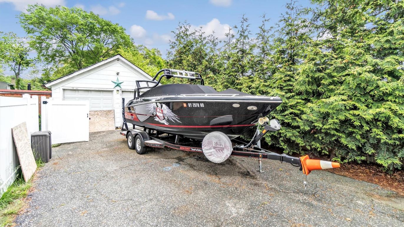Detached Garage, Exterior
