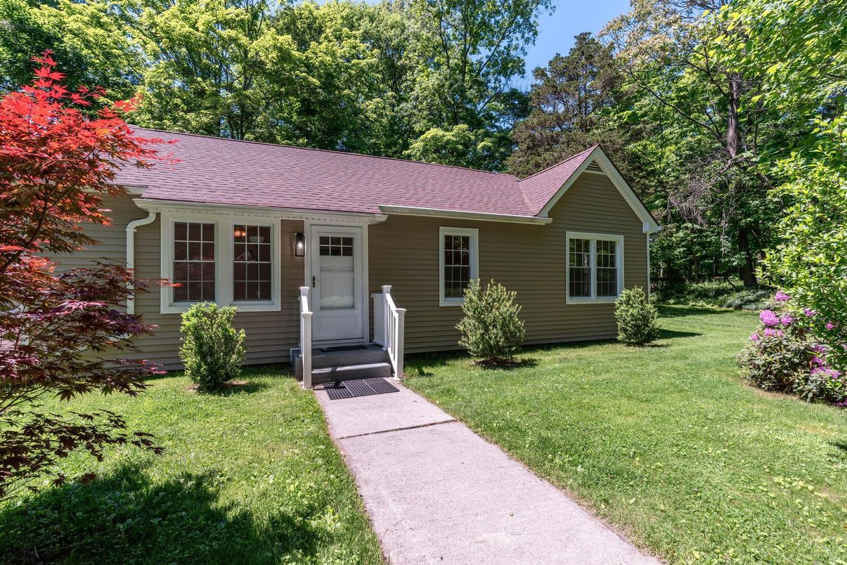 Exterior, Facade, Cape Cod