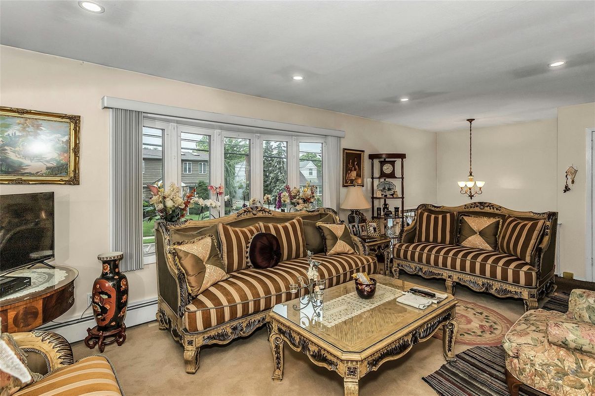 Chandelier, Dining room, Interior, Living room, Recessed Lighting