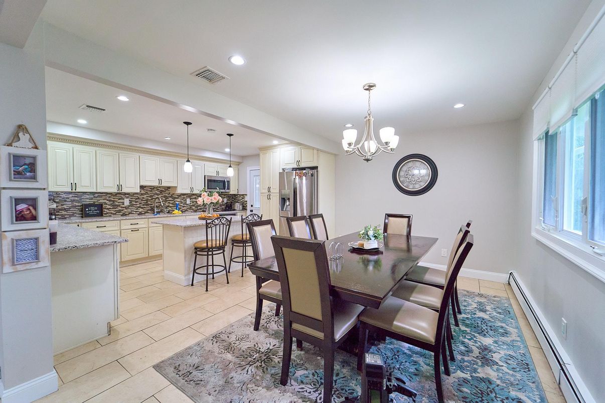 Chandelier, Dining room, Interior, Kitchen, Pendant Lights, Recessed Lighting, Stainless Steel Appliances