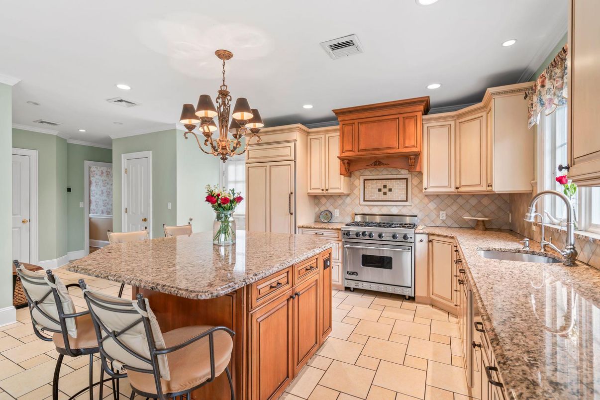 Chandelier, Interior, Kitchen, Recessed Lighting, Stainless Steel Appliances