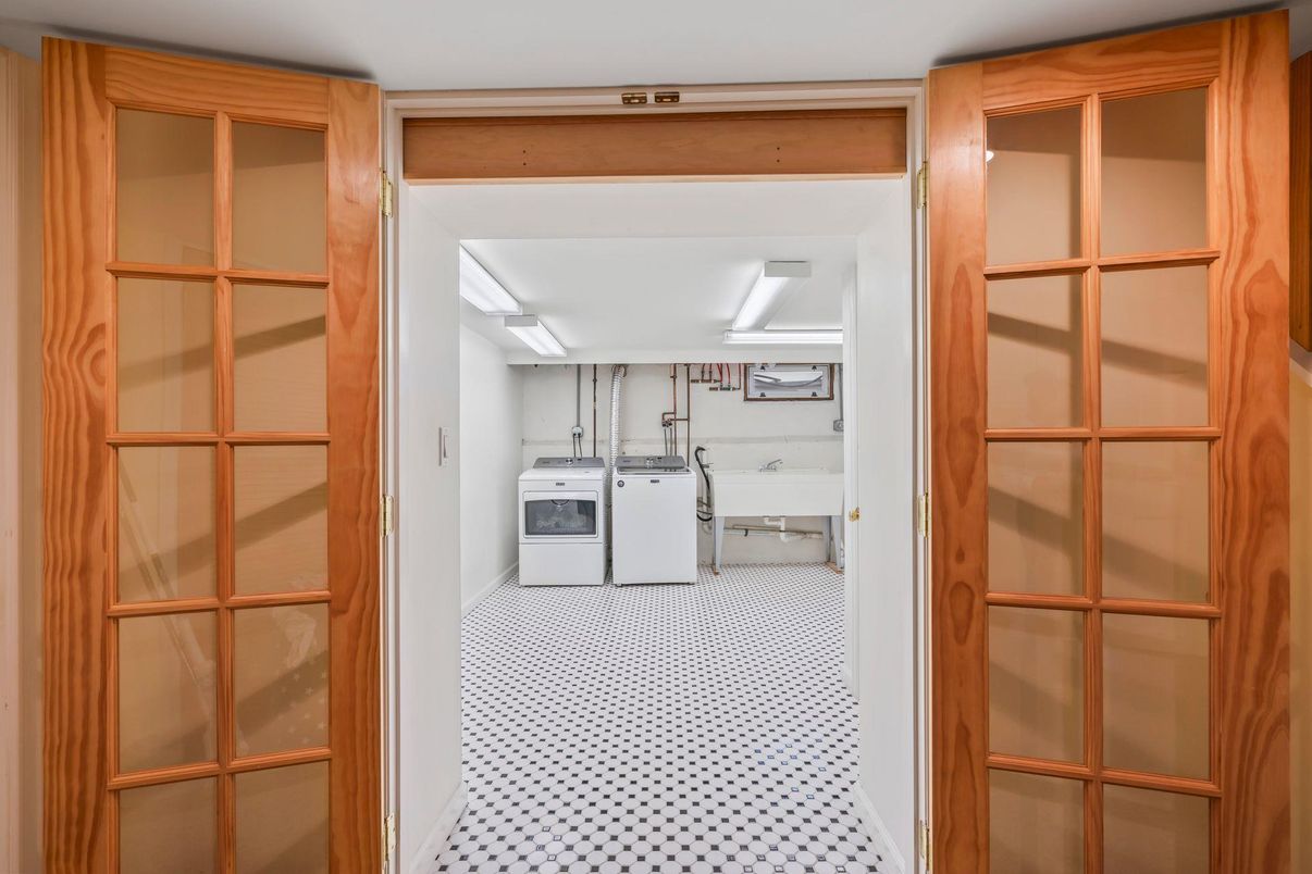 Interior, Washer