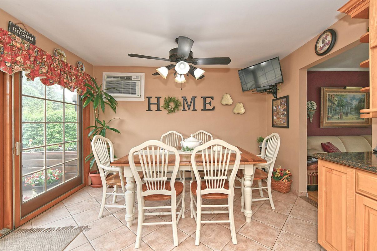 Dining room, Interior