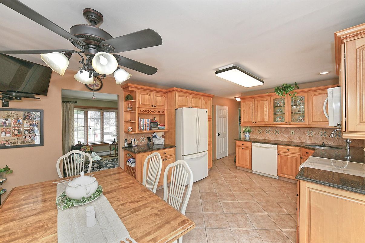 Dining room, Interior, Kitchen, Recessed Lighting