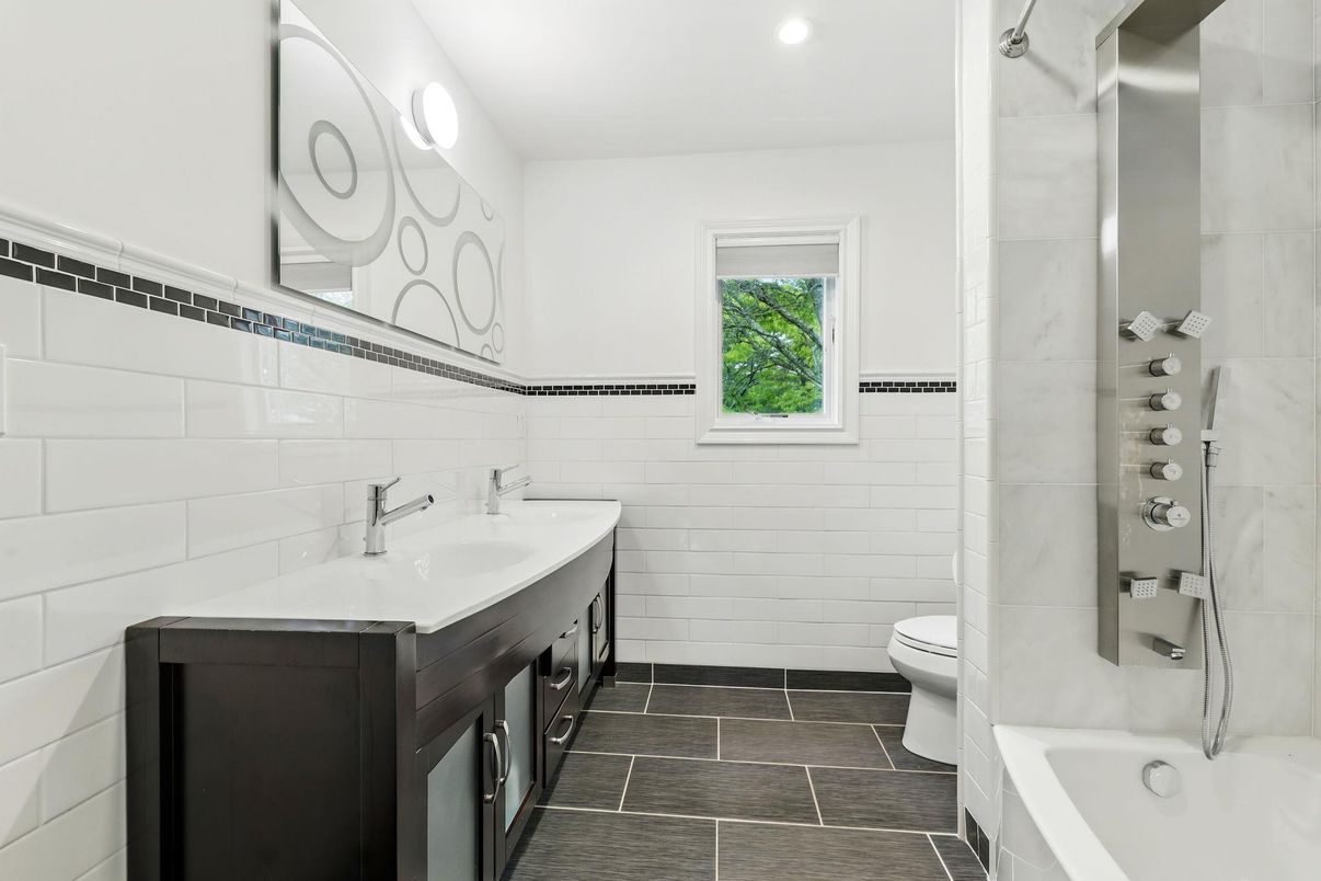 Bathroom, Interior, Recessed Lighting