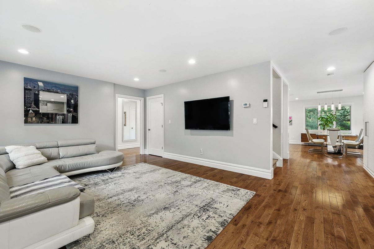 Dining room, Interior, Living room, Pendant Lights, Recessed Lighting, Wood Texture Flooring