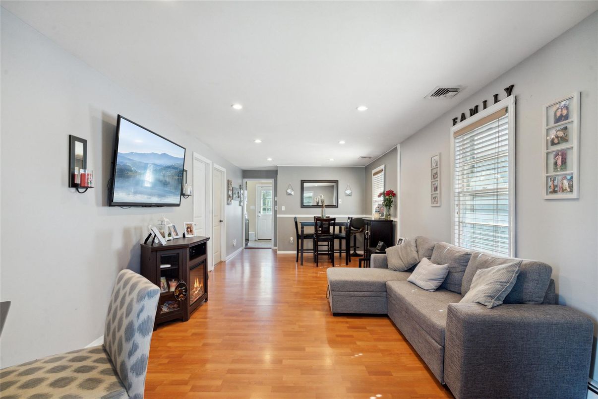 Dining room, Interior, Living room, Recessed Lighting, Wood Texture Flooring