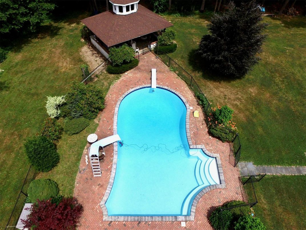 Exterior, Drone
