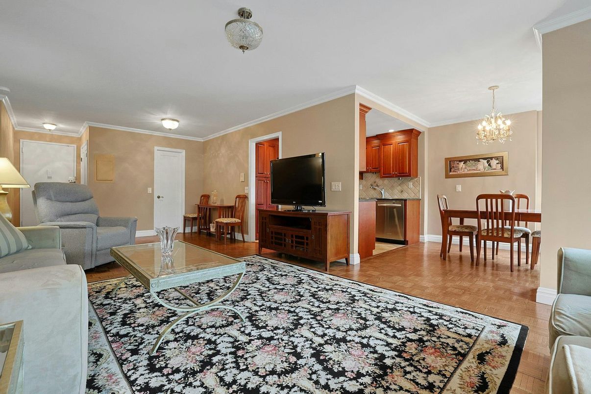Chandelier, Dining room, Interior, Kitchen, Living room, Stainless Steel Appliances, Wood Texture Flooring