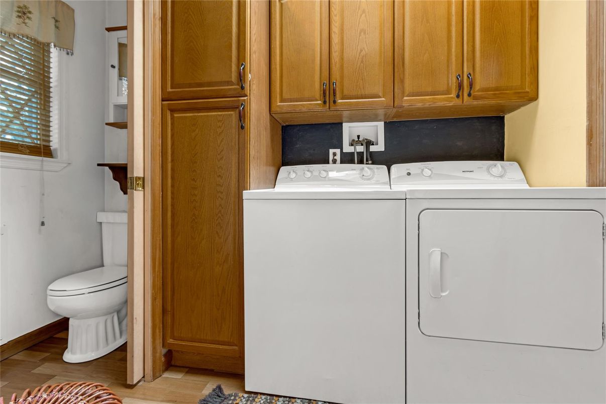 Interior, Washer, Wood Texture Flooring